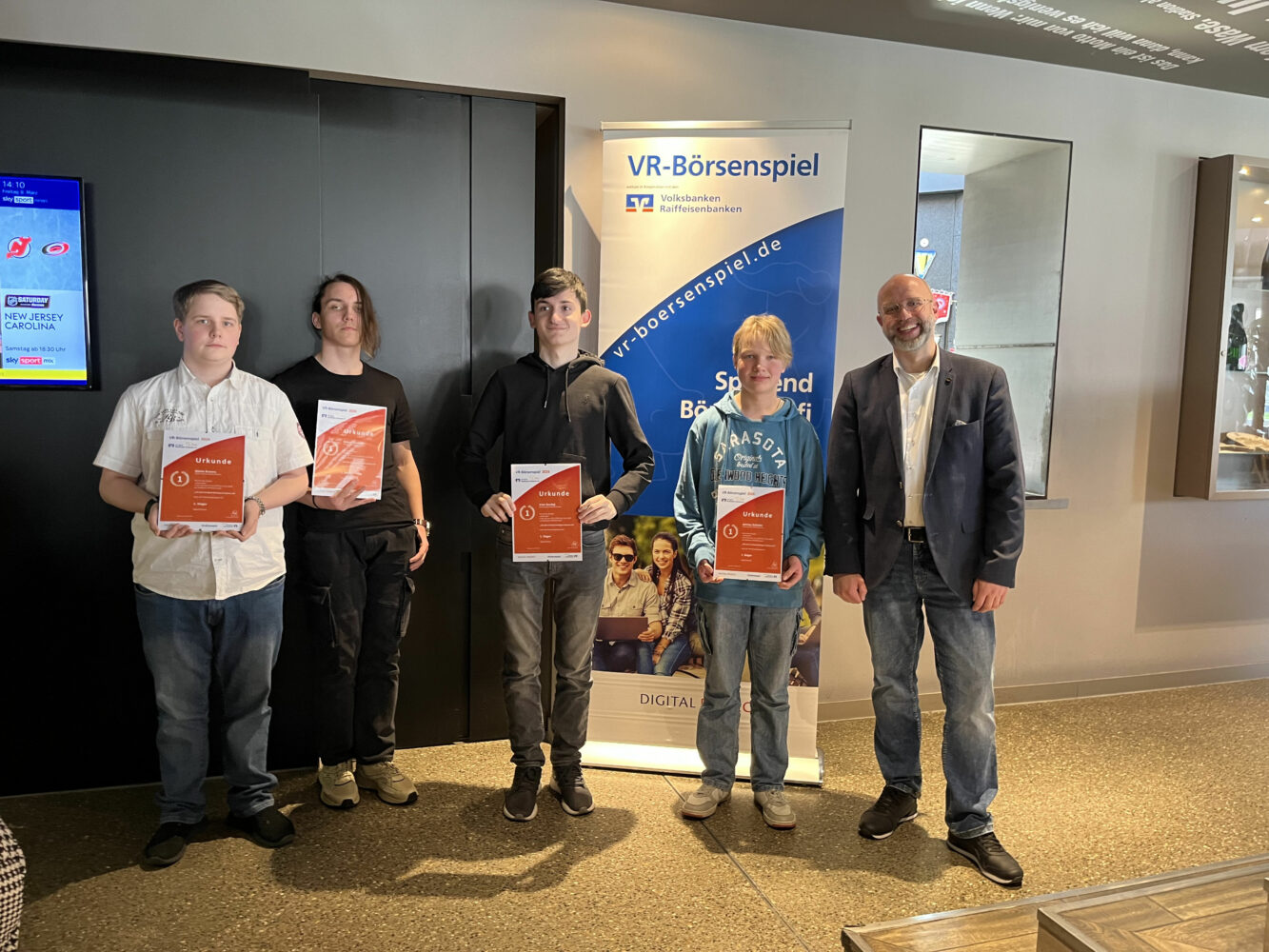 1. Platz beim Börsenspiel der VR-Bank