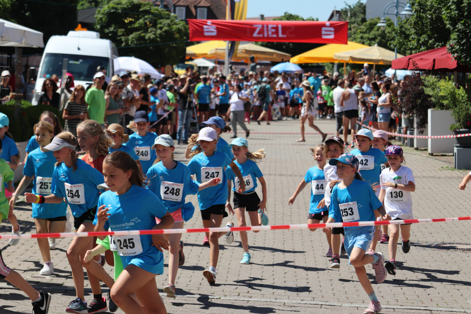 Motivierte Läufer/innen beim Stadtlauf in Bad Buchau